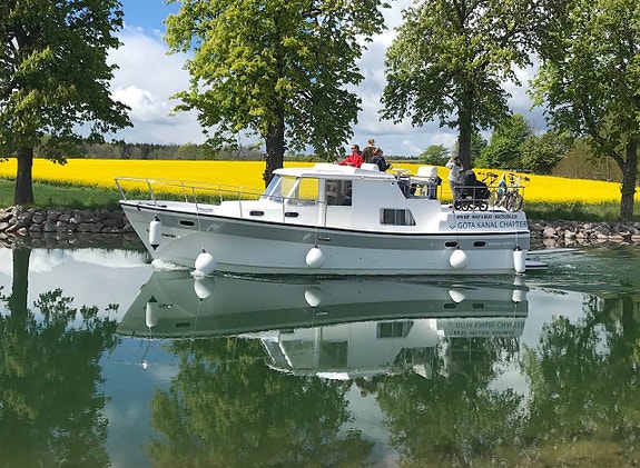 Hyr elbåt på Göta Kanal – Upplev Sveriges vackraste vatten!
