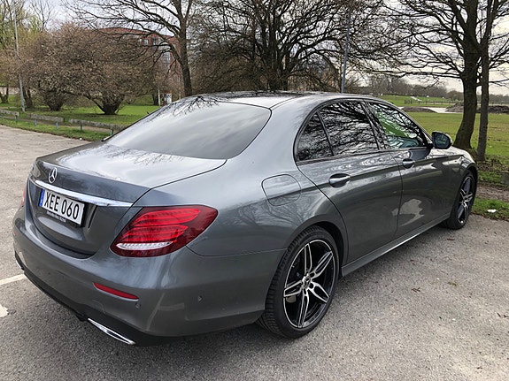 Mercedes-Benz E220 d 2 of 26