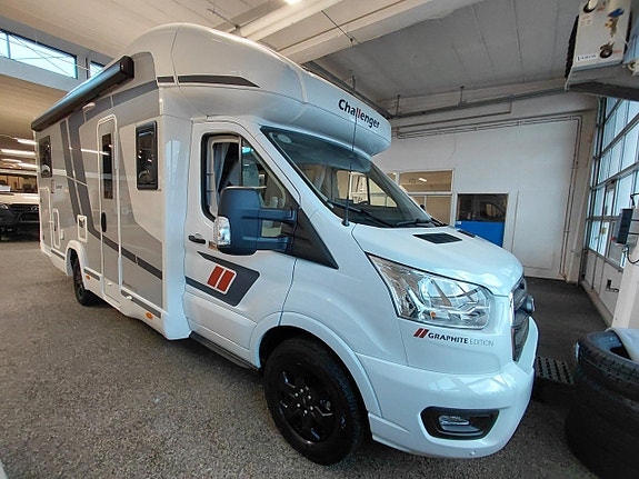 CHALLENGER 317 Graphite Edition 165 hk automat långbäddar och taksäng