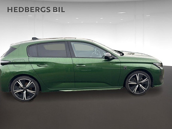 Peugeot 308 2 of 5