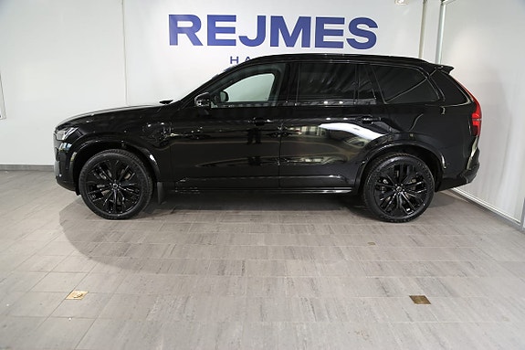 Volvo XC90 2 of 5