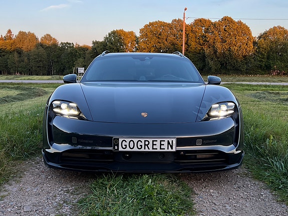 Porsche Taycan Cross Turismo 3 of 5