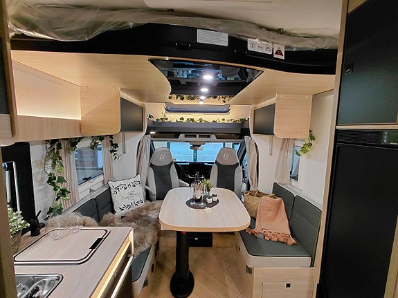 CHALLENGER 317 Graphite E  SÅLD! 165 hk auto långbädd, taksäng .