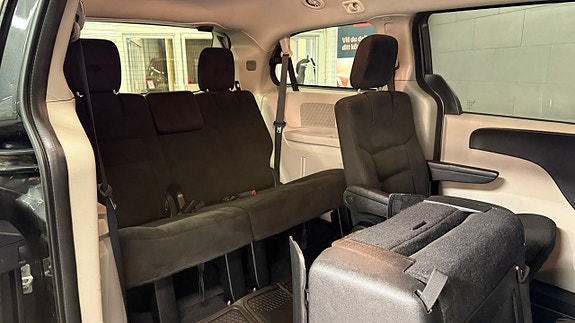 Dodge Grand Caravan 15 of 25