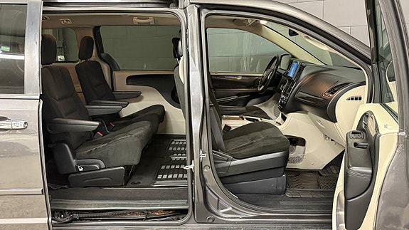Dodge Grand Caravan 11 of 25