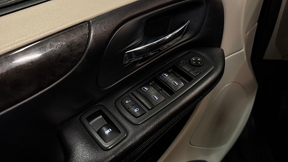 Dodge Grand Caravan 21 of 25