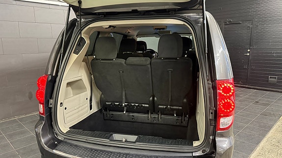 Dodge Grand Caravan 23 of 25