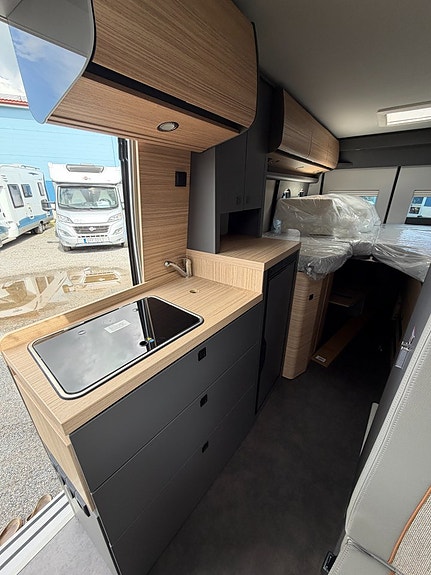 Malibu Carthago Van Diversity GT Skyview 640 LE K 8 of 15