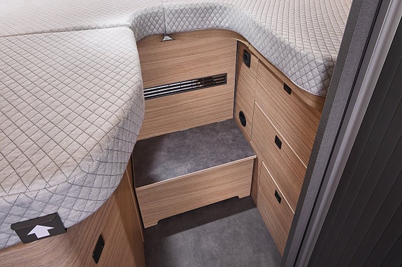 Malibu Carthago Van Relax Ambition 640 LE XR 5 of 9
