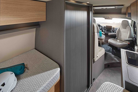 Malibu Carthago Van Relax Ambition 640 LE XR 2 of 9