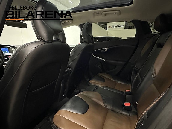 Volvo V40 Cross Country 21 of 23