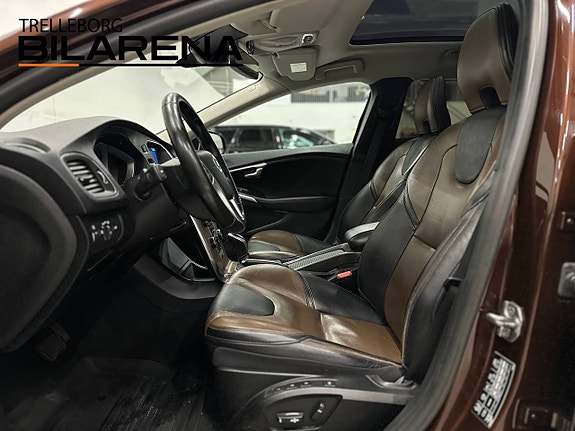 Volvo V40 Cross Country 11 of 23