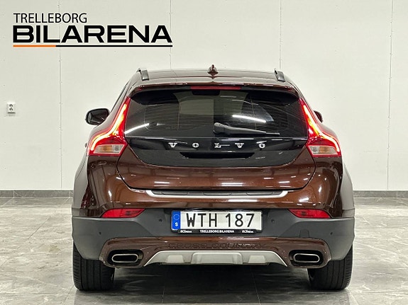 Volvo V40 Cross Country 7 of 23