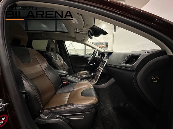 Volvo V40 Cross Country 13 of 23