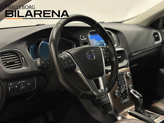 Volvo V40 Cross Country 10 of 23