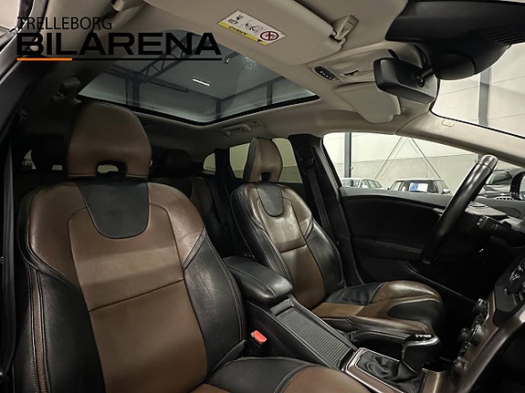 Volvo V40 Cross Country 14 of 23