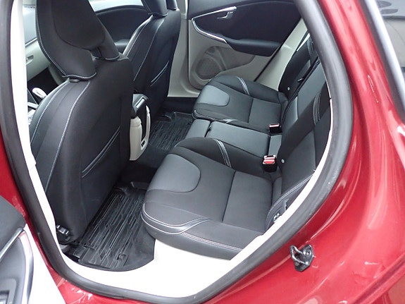 Volvo V40 4 of 5