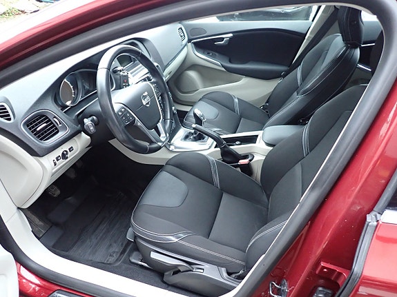 Volvo V40 3 of 5