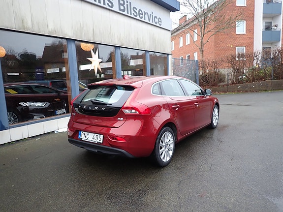 Volvo V40 2 of 5