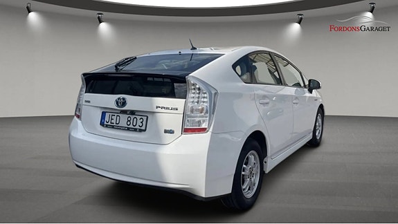 Toyota Prius 5 of 5