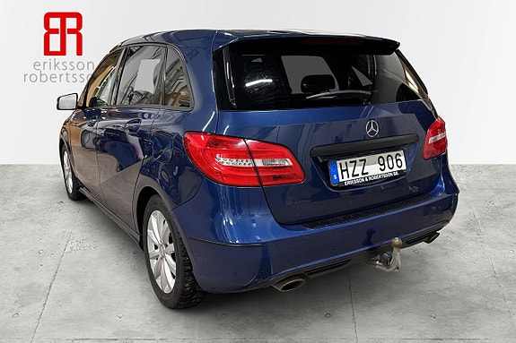 Mercedes-Benz B200 3 of 5