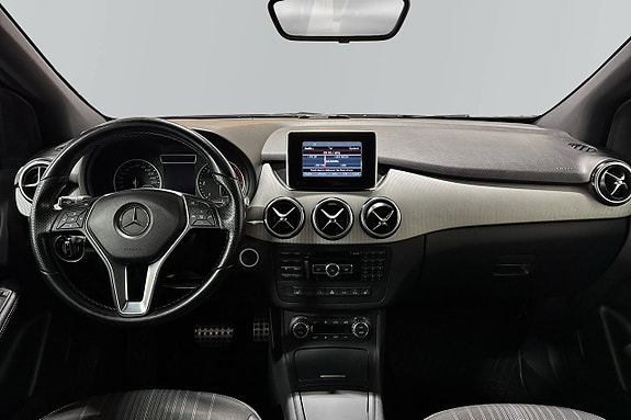 Mercedes-Benz B200 4 of 5
