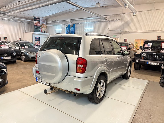 Toyota RAV4 7 of 15