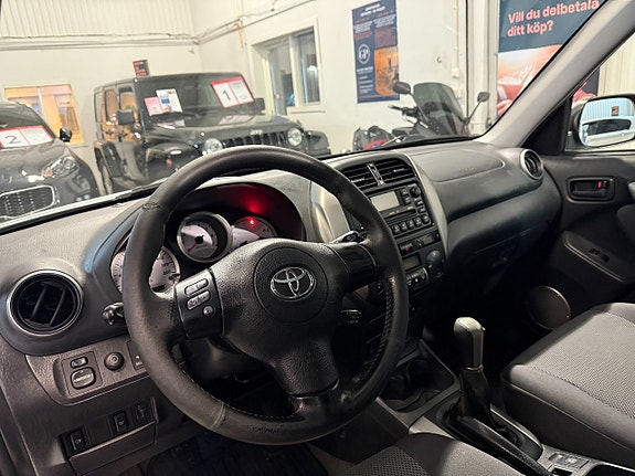 Toyota RAV4 9 of 15