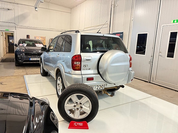 Toyota RAV4 6 of 15