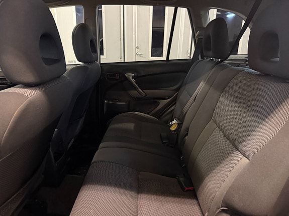 Toyota RAV4 11 of 15