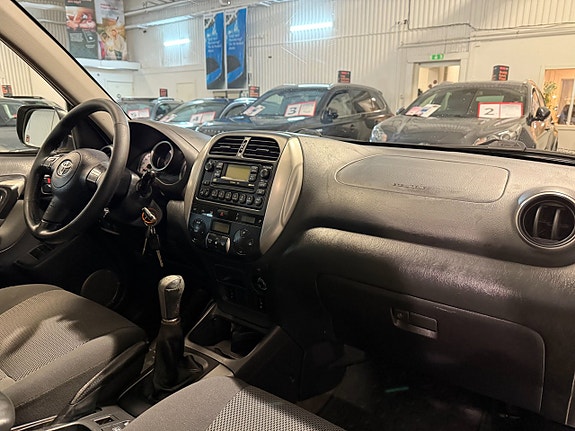 Toyota RAV4 13 of 15