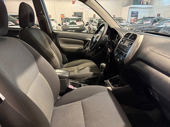 Toyota RAV4 12 of 15