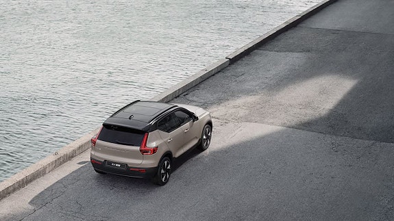 Volvo EX40 19 of 23