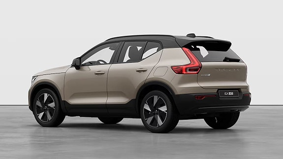 Volvo EX40 9 of 23