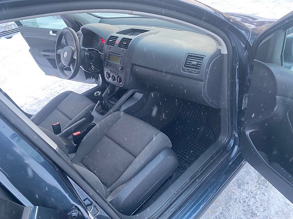 Volkswagen Golf V 5 of 10