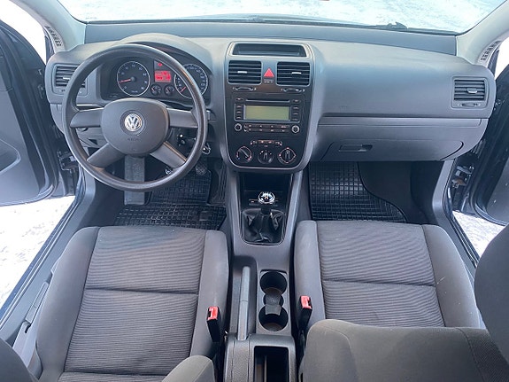 Volkswagen Golf V 2 of 10