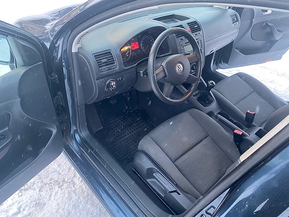 Volkswagen Golf V 3 of 10