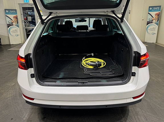 Skoda Superb 25 of 27