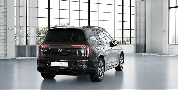 Mercedes-Benz GLB250+ 4 of 5