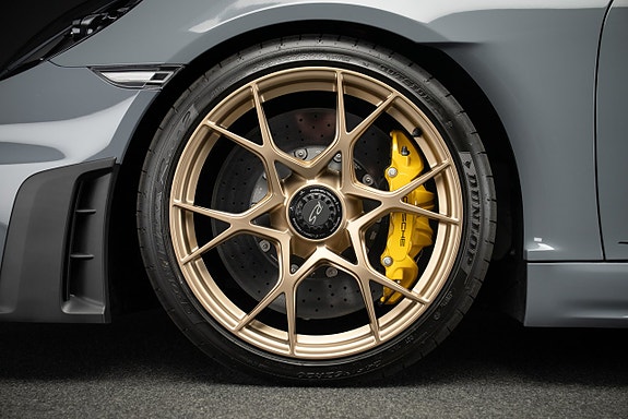 Porsche 718 Spyder RS 13 of 29