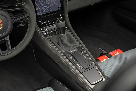 Porsche 718 Spyder RS 23 of 29