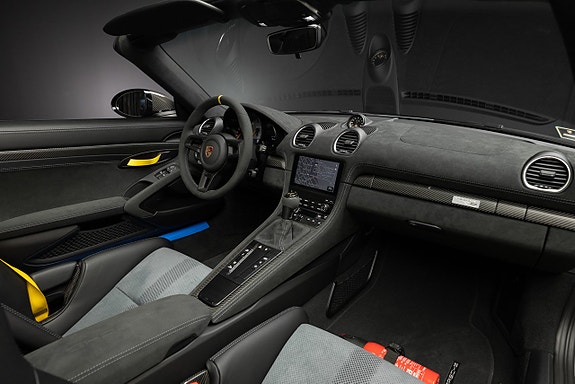Porsche 718 Spyder RS 28 of 29