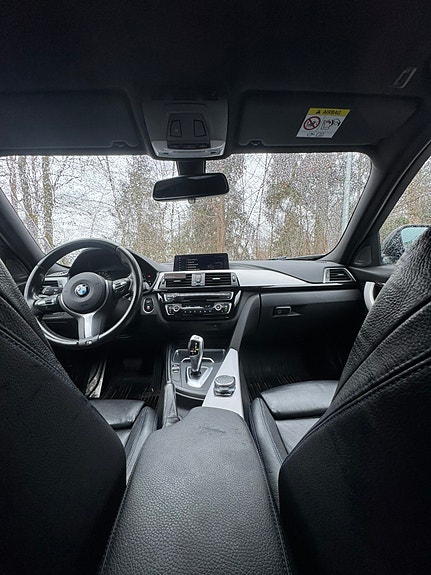 BMW 330i 5 of 6