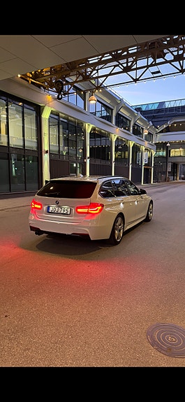 BMW 330i 4 of 6
