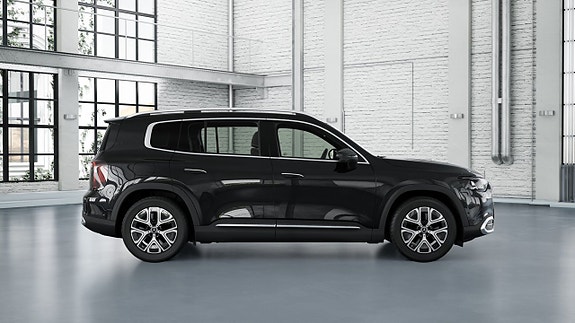 Mercedes-Benz GLB250+ 2 of 5