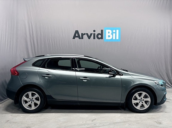 Volvo V40 Cross Country 2 of 5