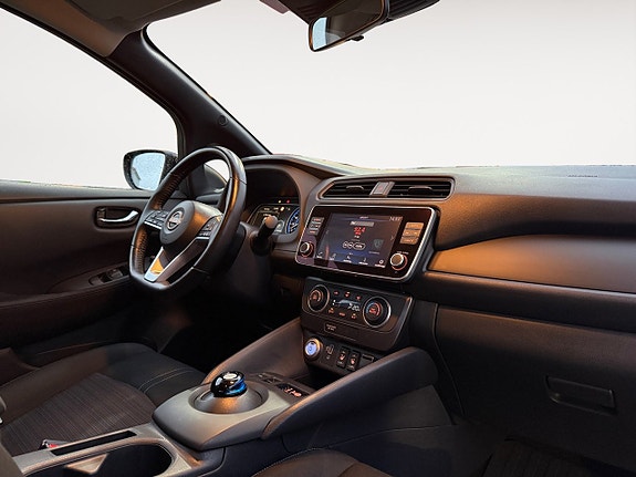 Nissan Leaf 11 of 17