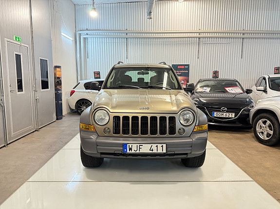 Jeep Cherokee 3 of 16