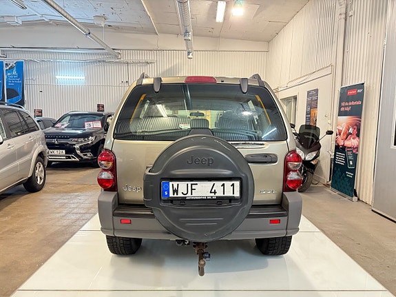 Jeep Cherokee 16 of 16
