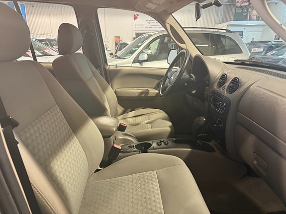 Jeep Cherokee 12 of 16